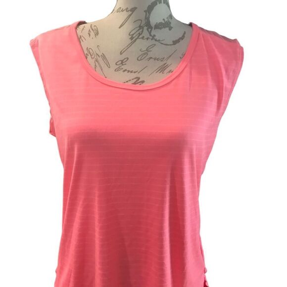 Mariko Size medium sleeveless athletic top - Picture 8 of 9